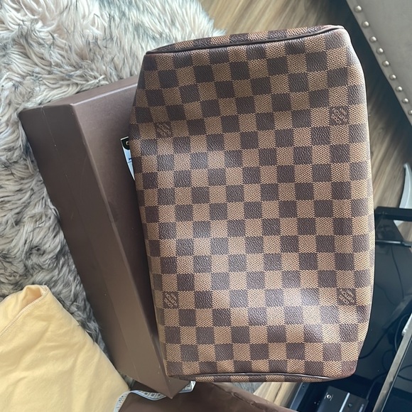 Authentic Louis Vuitton Speedy Handbag - Picture 5 of 12